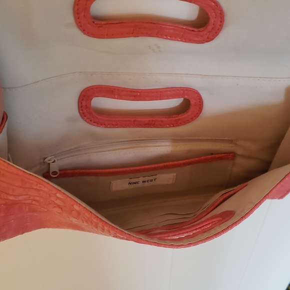 Clutch - Picture 2 of 4